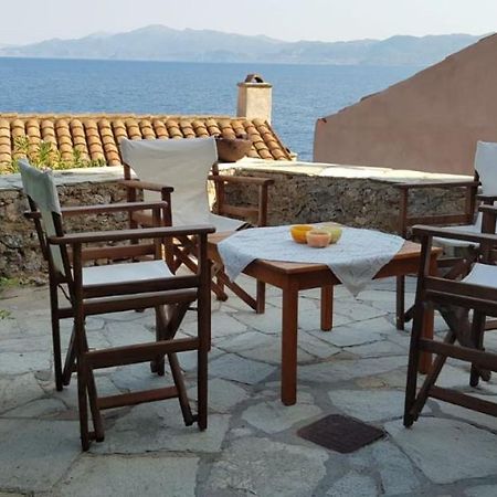 Athina Guesthouse Монемвазия Экстерьер фото