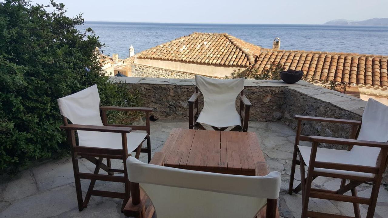 Athina Guesthouse Монемвазия Экстерьер фото