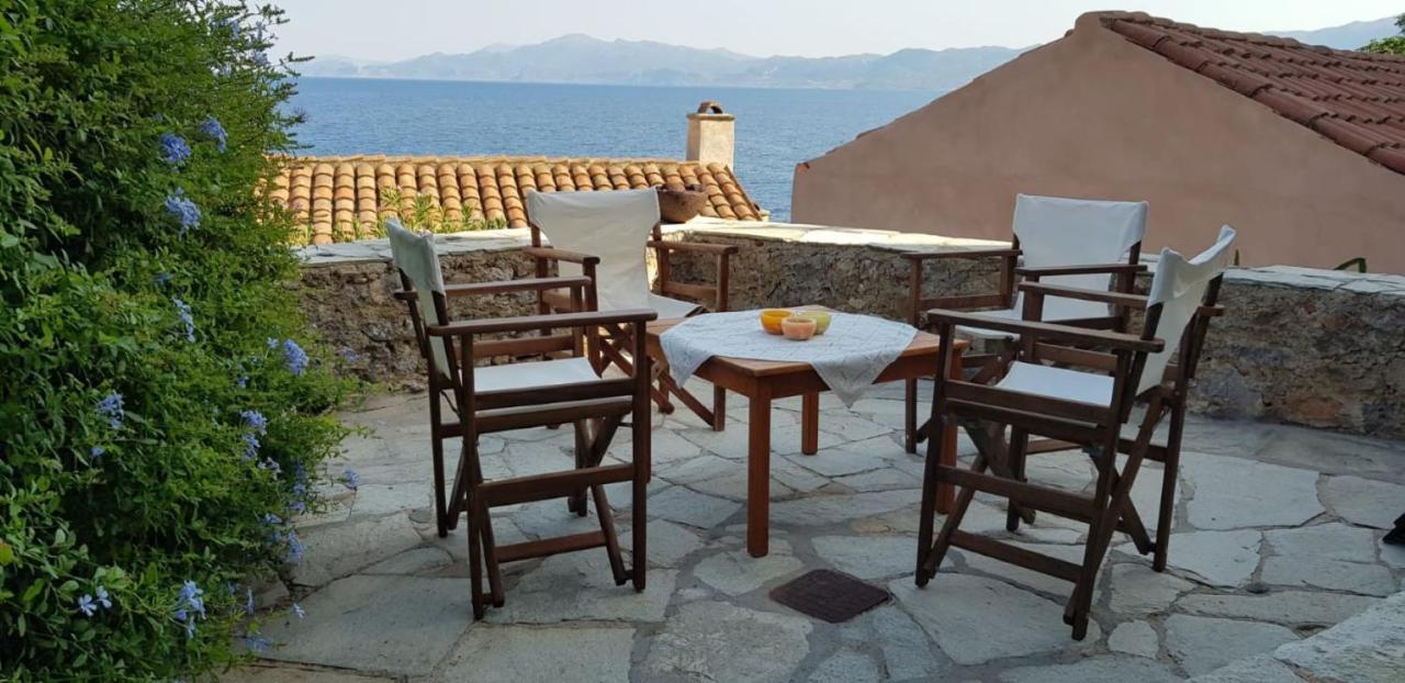 Athina Guesthouse Монемвазия Экстерьер фото