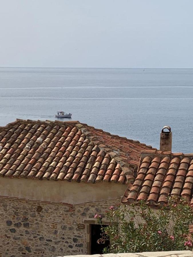 Athina Guesthouse Монемвазия Экстерьер фото