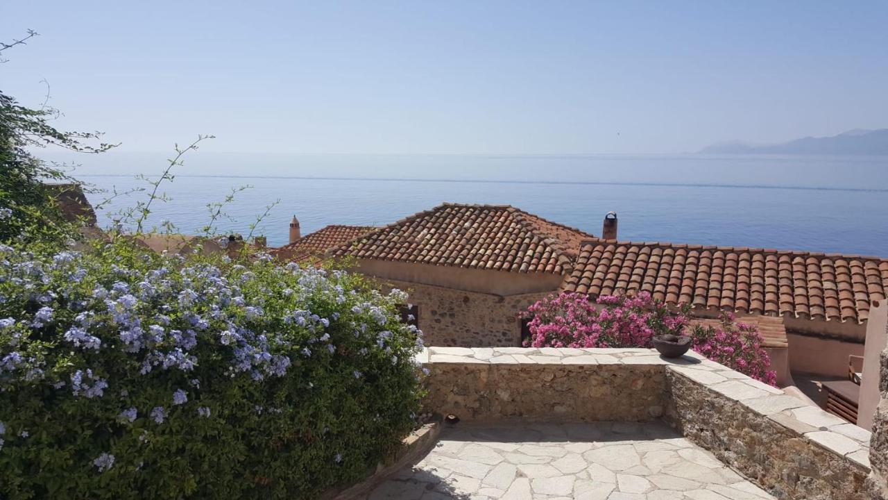 Athina Guesthouse Монемвазия Экстерьер фото